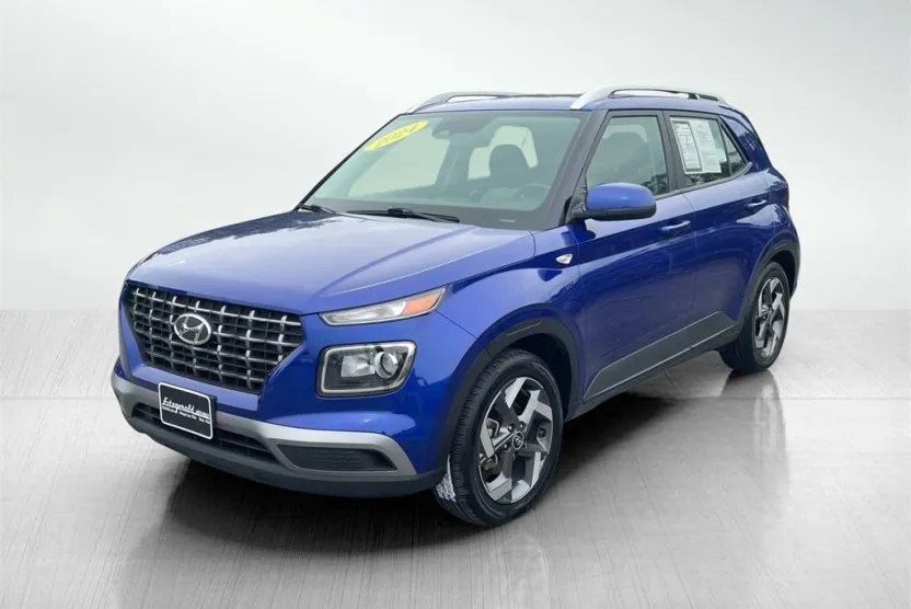 2024 Hyundai Venue SEL photo 1