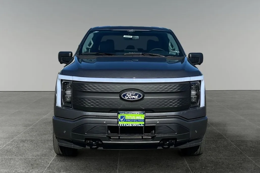 2025 Ford F-150 Lightning photo 1