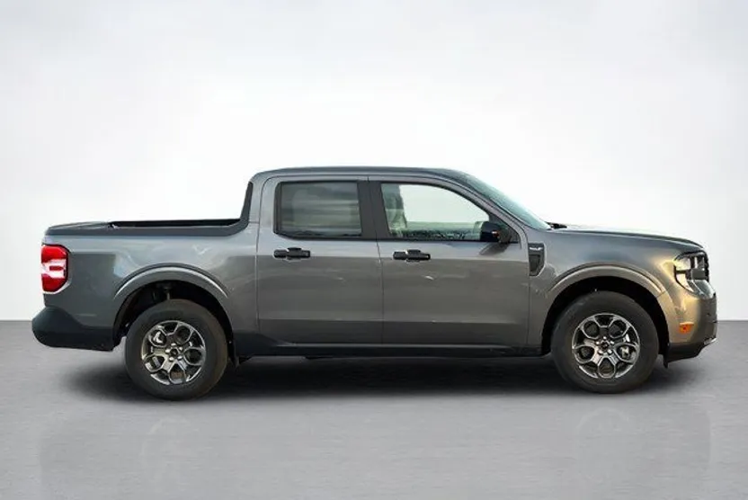 2025 Ford Maverick XLT photo 1