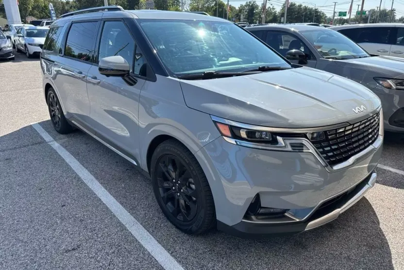 2023 Kia Carnival SX Prestige photo 1