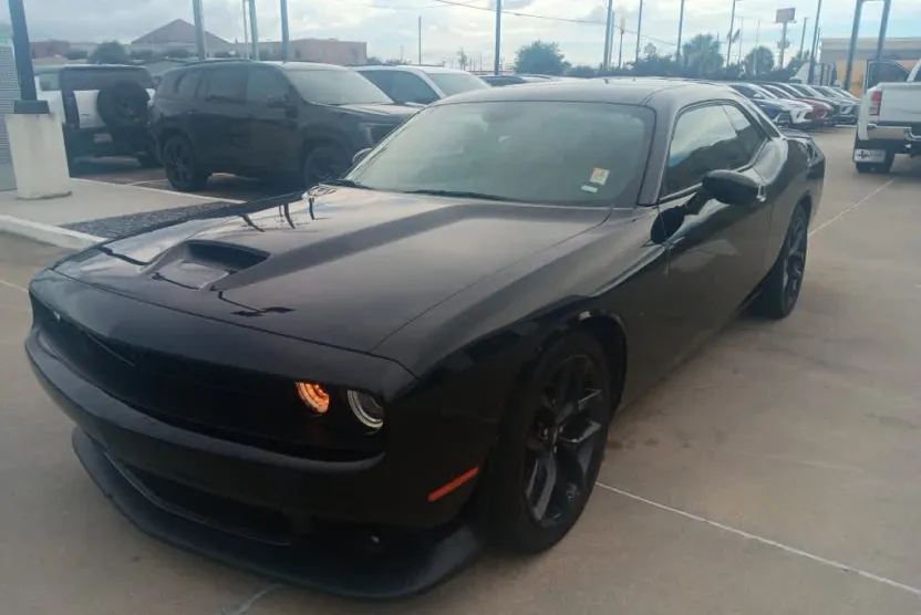 2022 Dodge Challenger GT photo 1