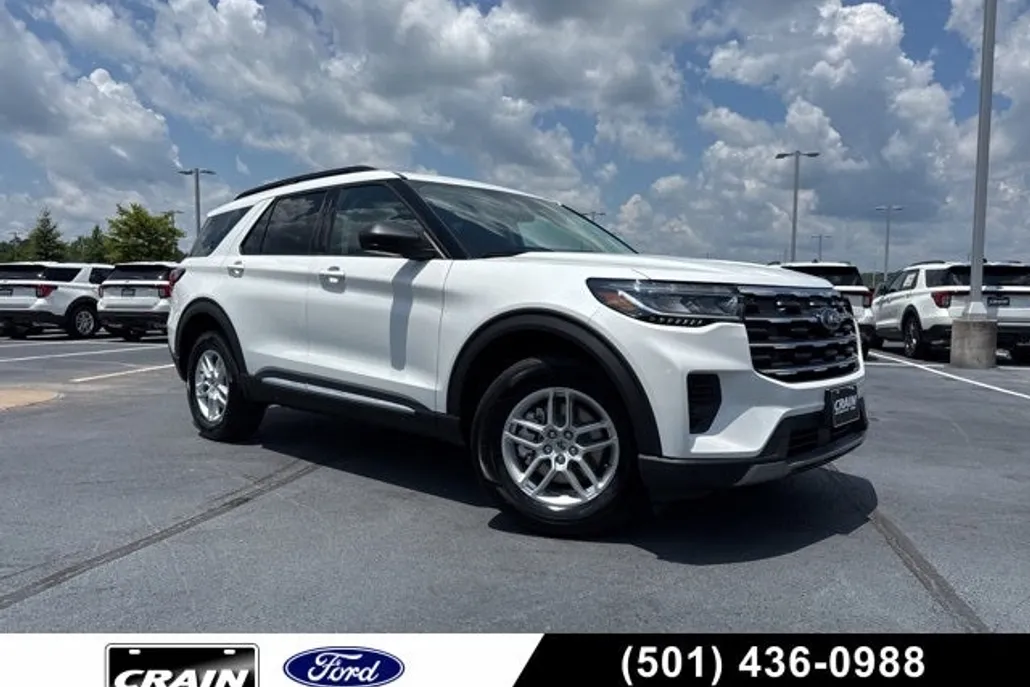 2025 Ford Explorer photo 1