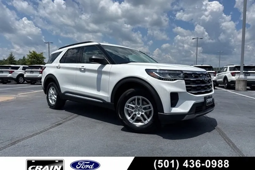 2025 Ford Explorer photo 1