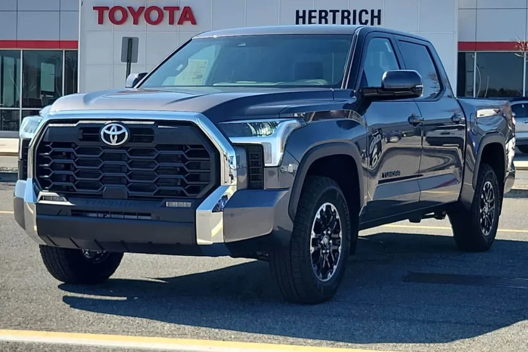 2025 Toyota Tundra SR5 CrewMax photo 1