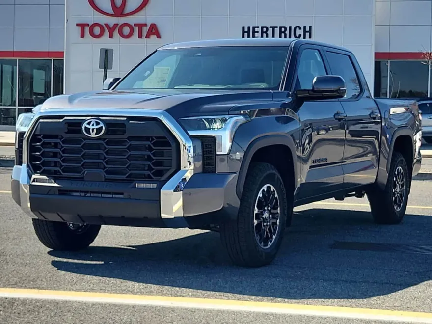 2025 Toyota Tundra SR5 CrewMax photo 1