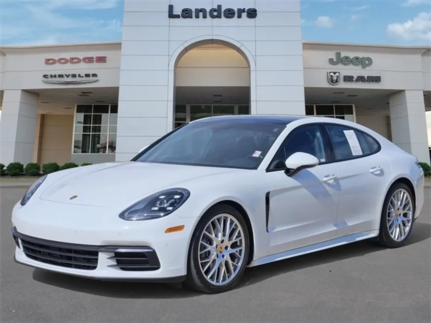 2018 Porsche Panamera 4 photo 1