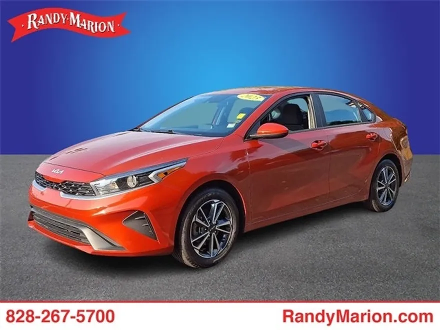 2023 Kia Forte LXS photo 1