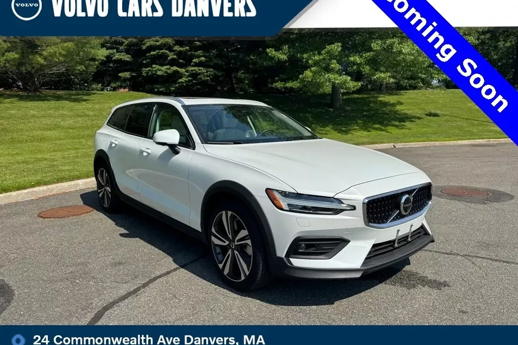 2024 Volvo V60 Cross Country B5 Plus photo 1