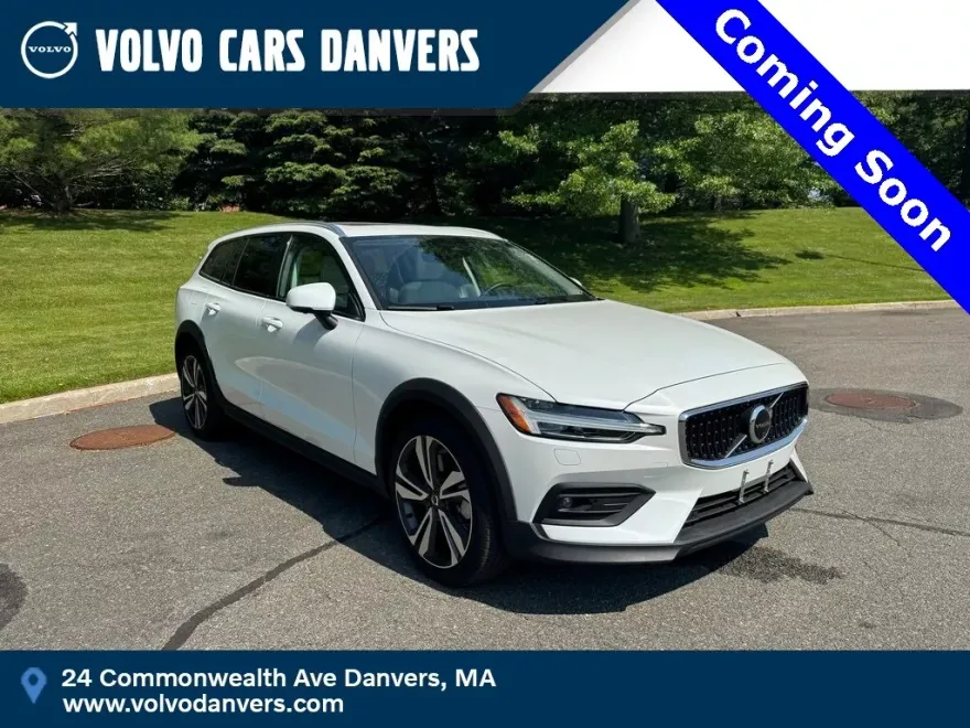 2024 Volvo V60 Cross Country B5 Plus photo 1