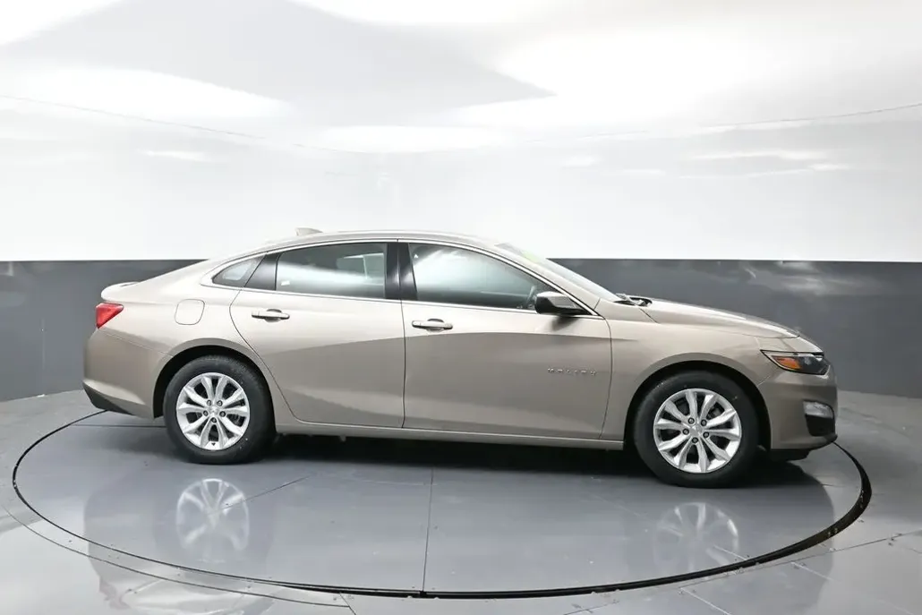 2024 Chevrolet Malibu 1LT photo 1