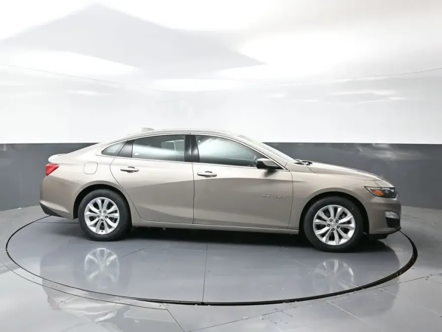 2024 Chevrolet Malibu 1LT photo 1