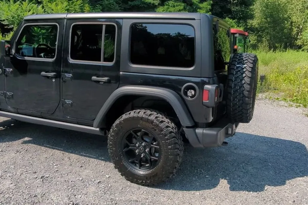 2025 Jeep Wrangler Willys photo 1