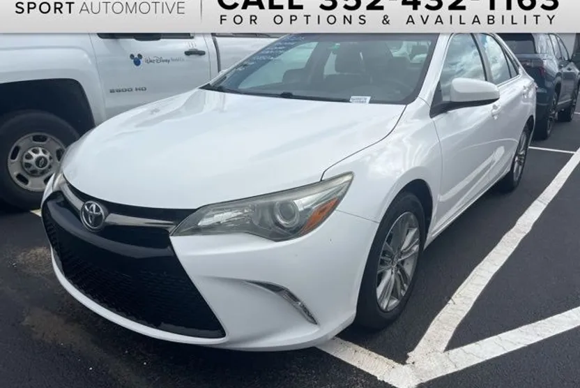 2016 Toyota Camry SE photo 1
