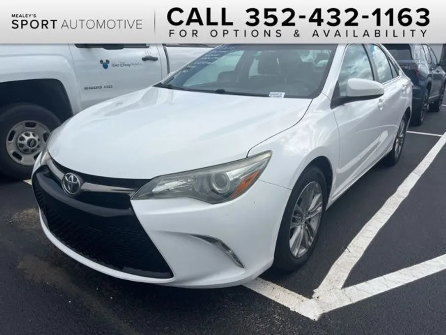 2016 Toyota Camry SE photo 1