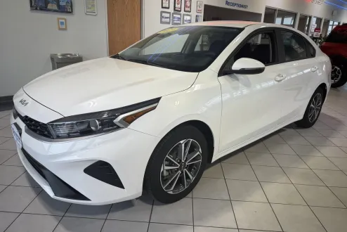 2023 Kia Forte LXS photo 3