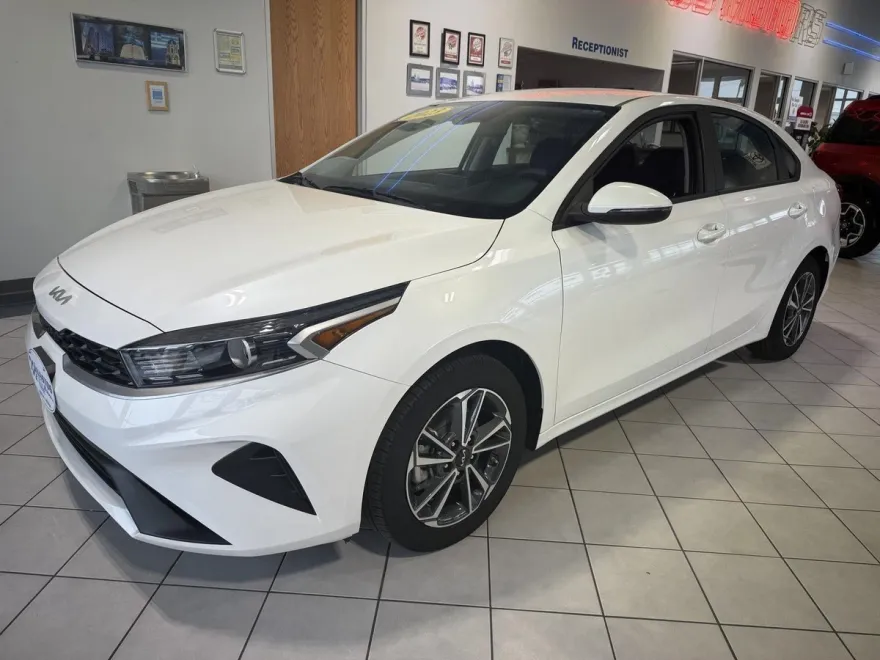 2023 Kia Forte LXS photo 3