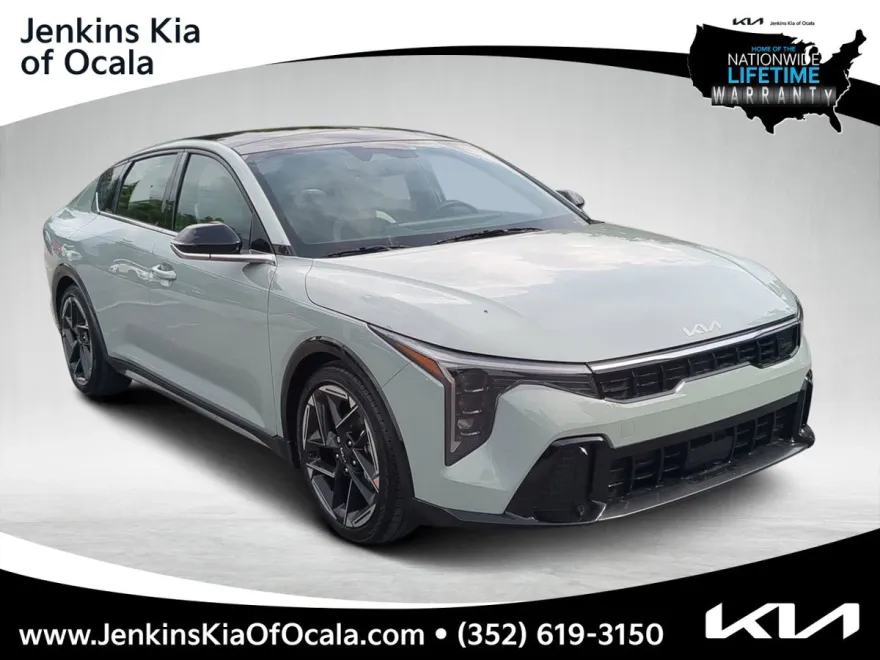 2025 Kia K4 GT-Line photo 1