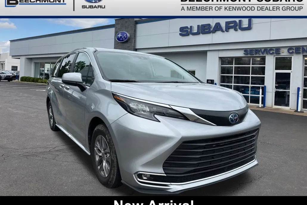 2024 Toyota Sienna XLE photo 1