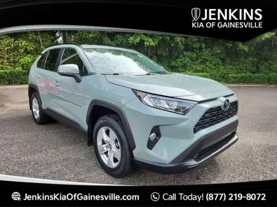 2021 Toyota RAV4 XLE photo 1