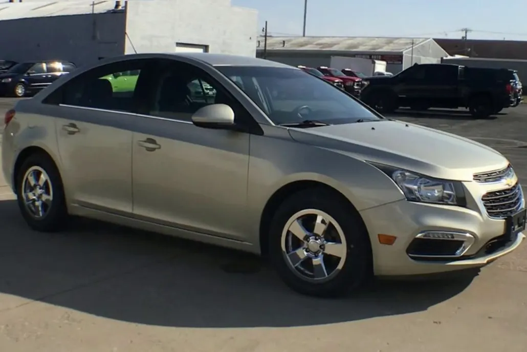 2016 Chevrolet Cruze LT photo 1
