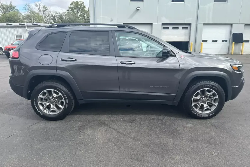 2022 Jeep Cherokee Trailhawk photo 1