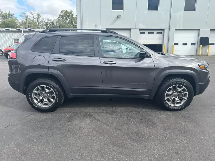 2022 Jeep Cherokee Trailhawk photo 1