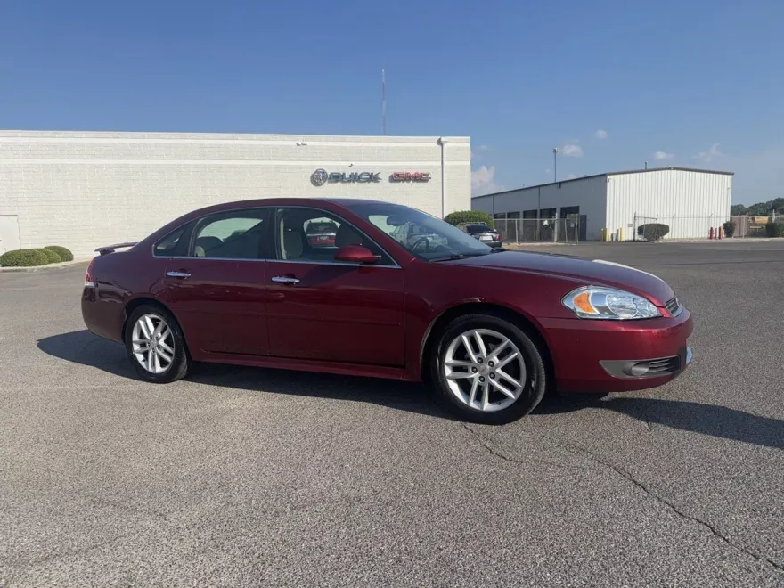 2010 Chevrolet Impala LTZ photo 1