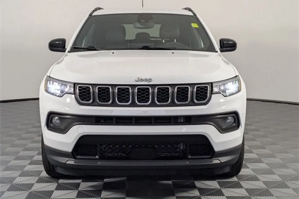 2024 Jeep Compass Latitude photo 1