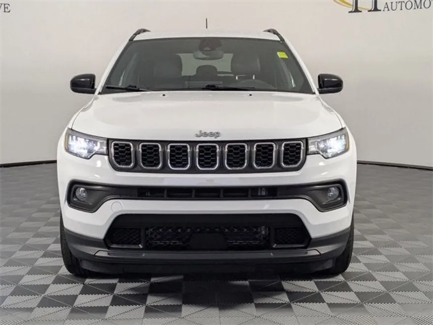 2024 Jeep Compass Latitude photo 1