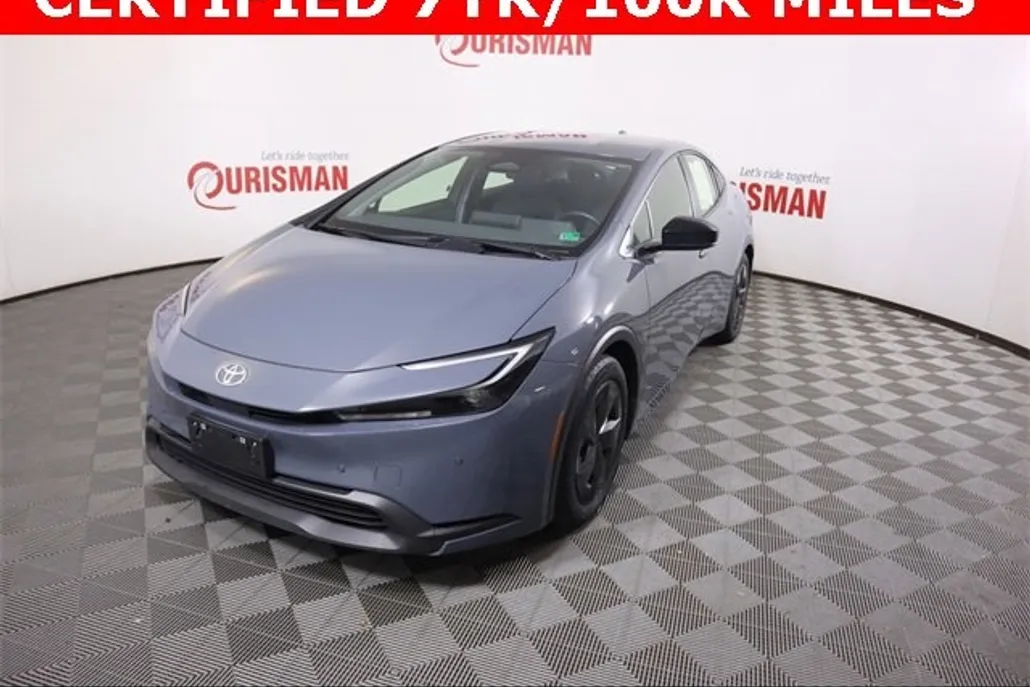 2024 Toyota Prius LE photo 1