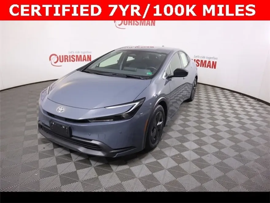 2024 Toyota Prius LE photo 1