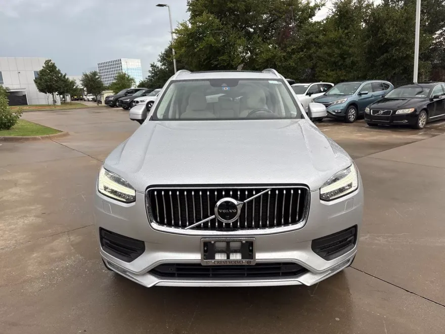 2022 Volvo XC90 T6 Momentum photo 1