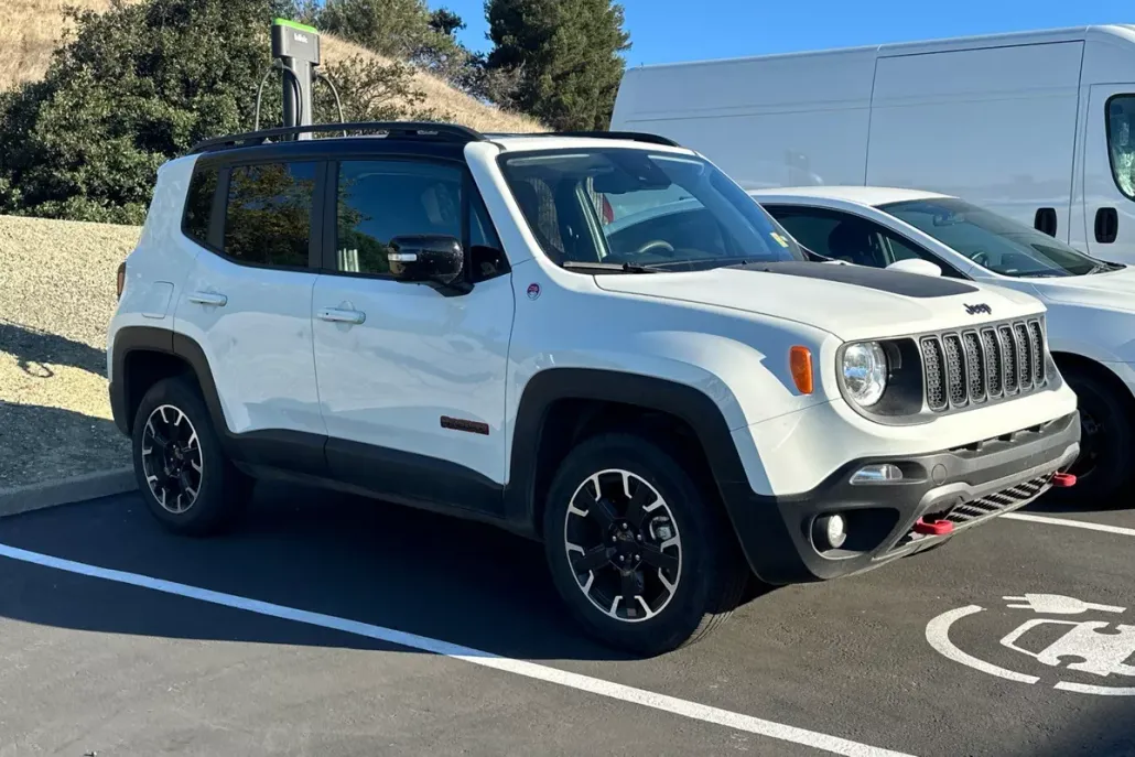 2023 Jeep Renegade Trailhawk photo 1