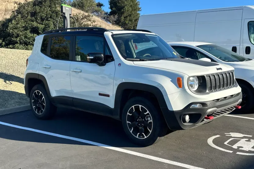2023 Jeep Renegade Trailhawk photo 1