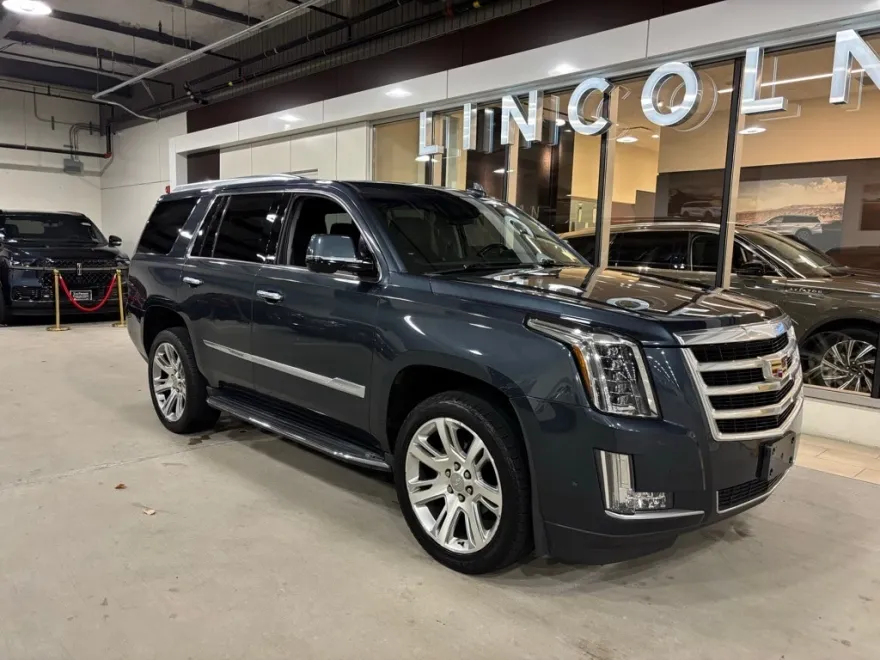 2019 Cadillac Escalade Luxury photo 1