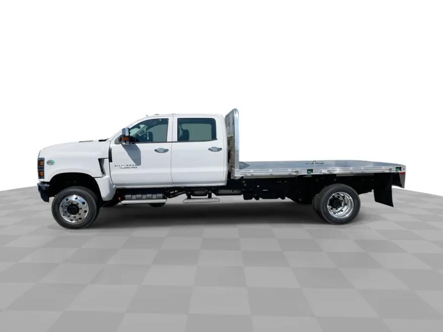 2024 Chevrolet Silverado 5500HD Work Truck photo 1