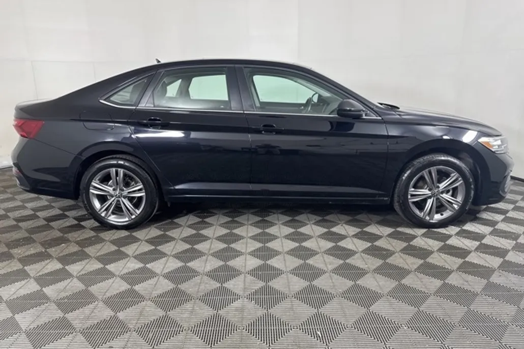 2023 Volkswagen Jetta 1.5T SE photo 1