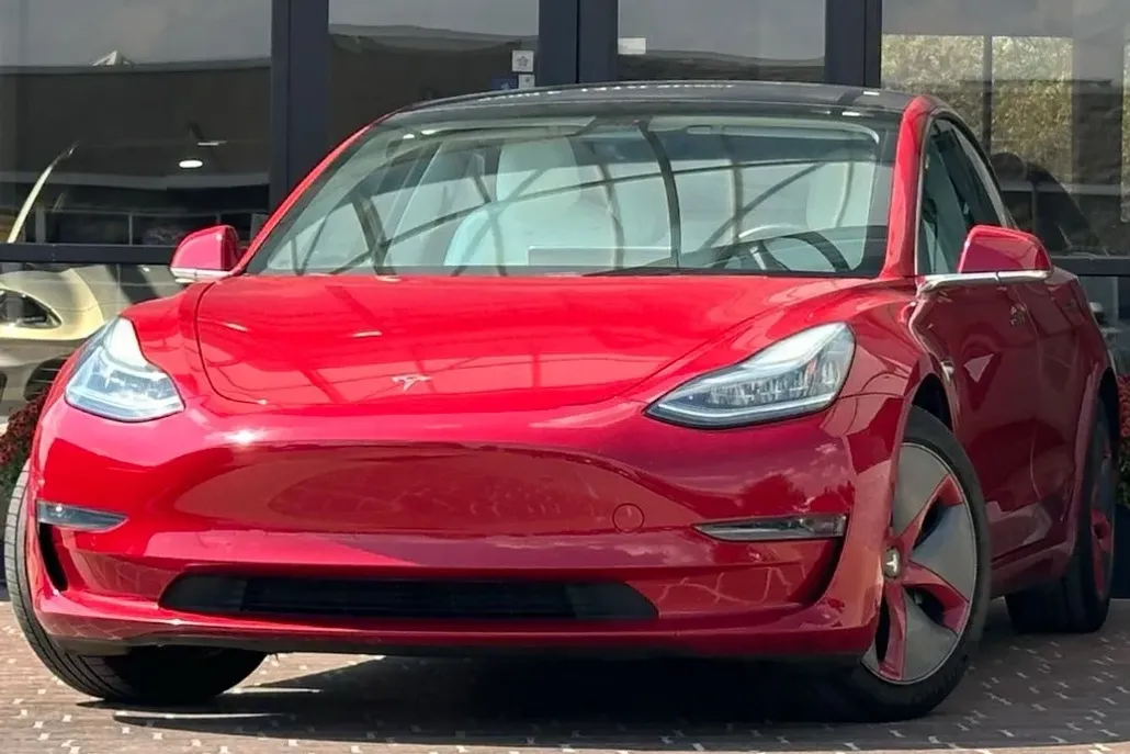 2018 Tesla Model 3 Long Range photo 1