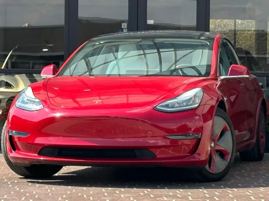 2018 Tesla Model 3 Long Range photo 1