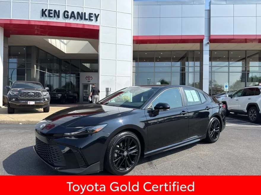 2025 Toyota Camry SE photo 1