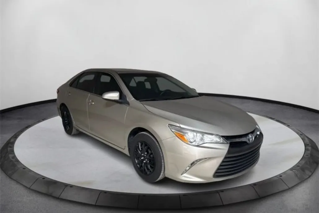 2017 Toyota Camry XLE photo 1
