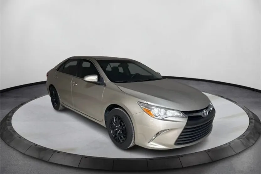2017 Toyota Camry XLE photo 1