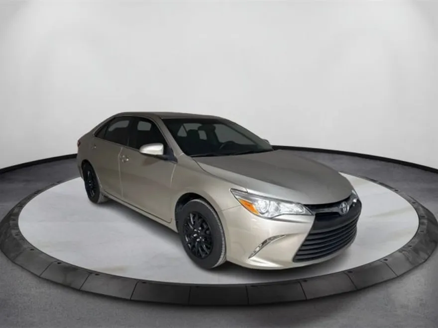 2017 Toyota Camry XLE photo 1