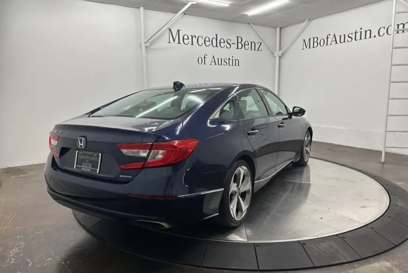 2018 Honda Accord Touring photo 1