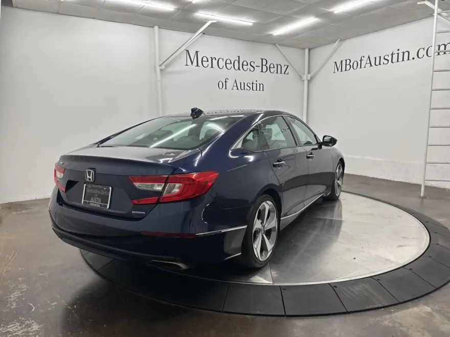 2018 Honda Accord Touring photo 1