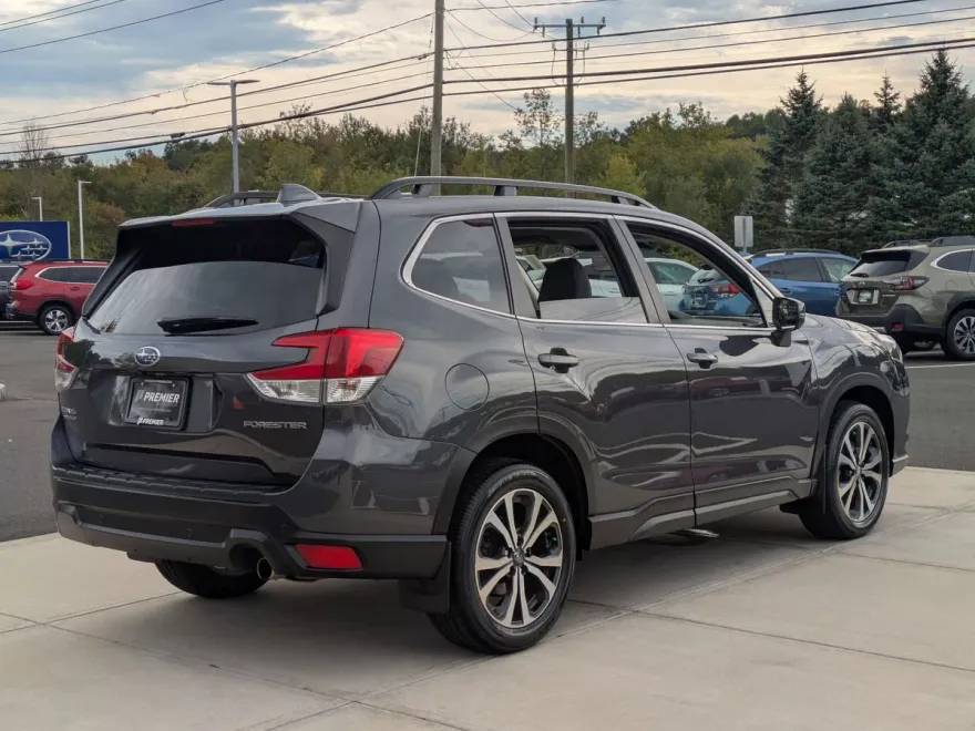 2022 Subaru Forester Limited photo 1