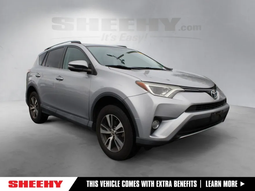 2016 Toyota RAV4 XLE photo 1