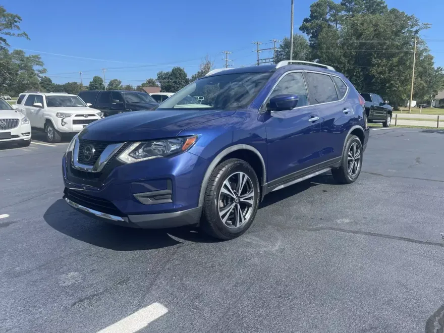 2020 Nissan Rogue SV photo 1