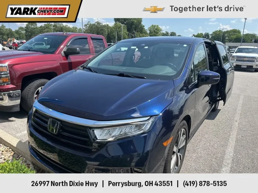 2023 Honda Odyssey Touring photo 1