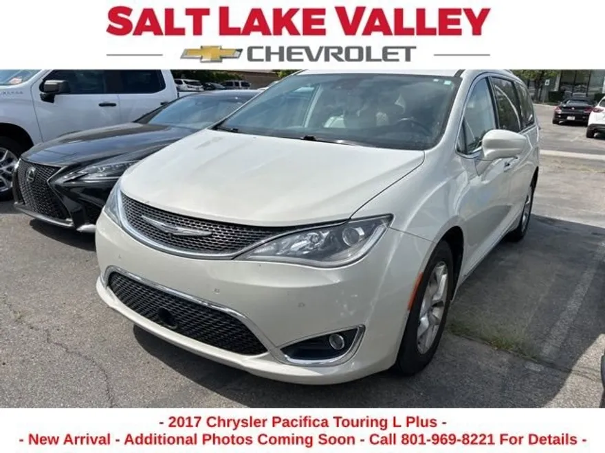 2017 Chrysler Pacifica Touring Plus photo 1